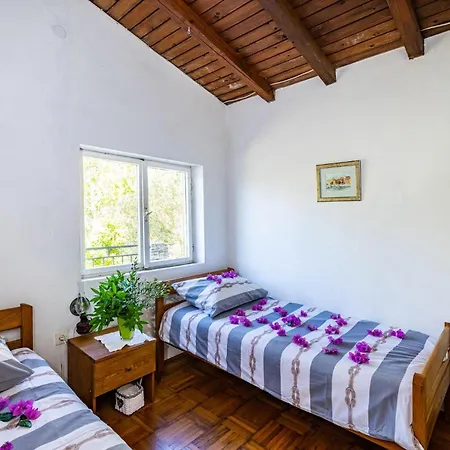 Dom wakacyjny 2 Bedroom Front In *