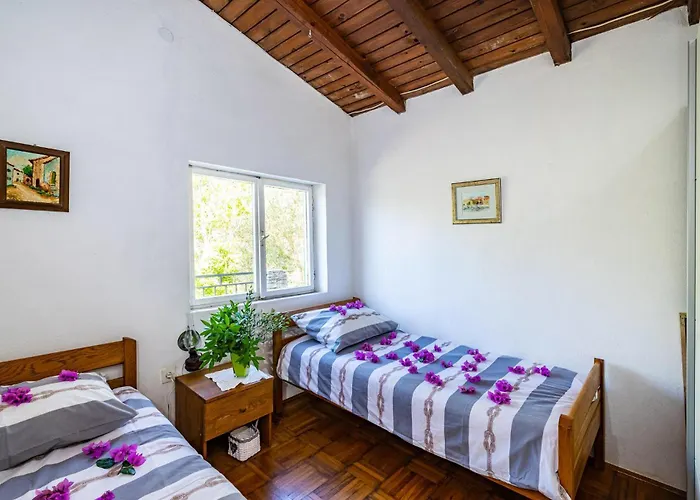 Сasa de vacaciones 2 Bedroom Front In *